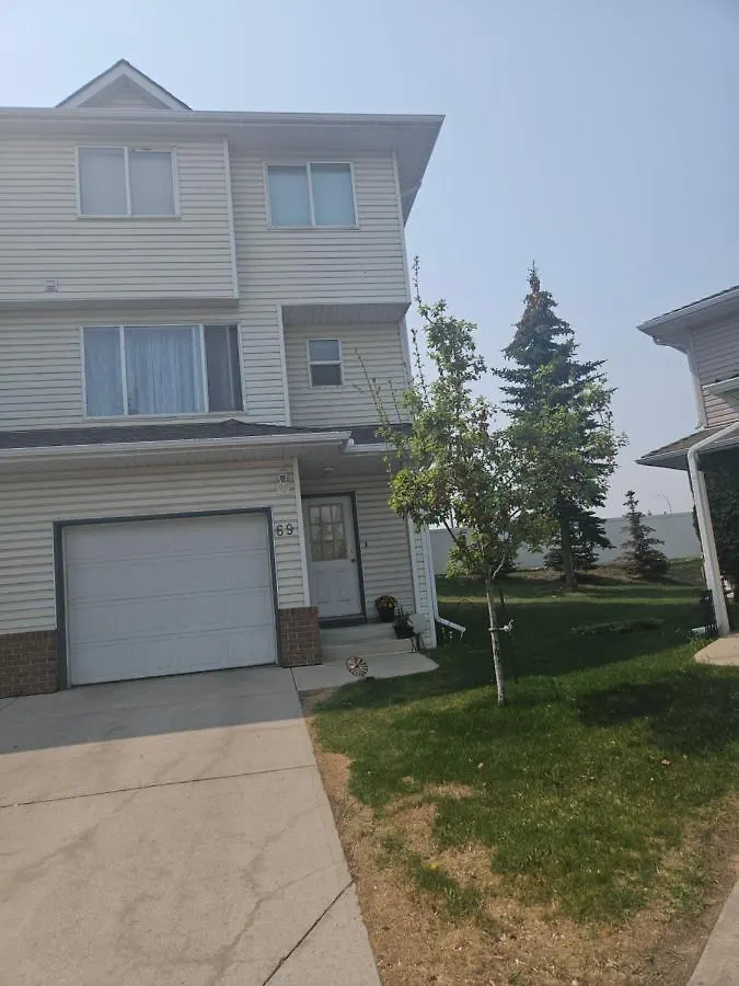 Ajoke Villa 1 Calgary Appartement